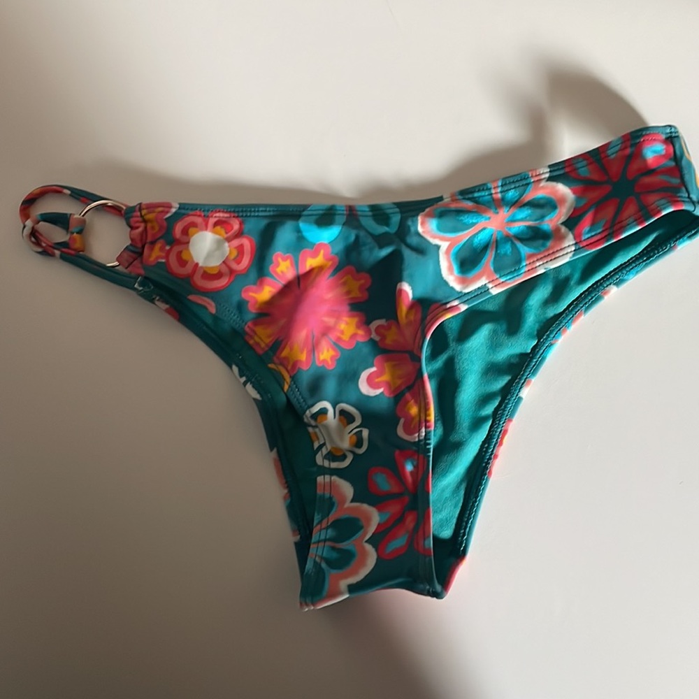 Floral bikini - Picture 2 of 4